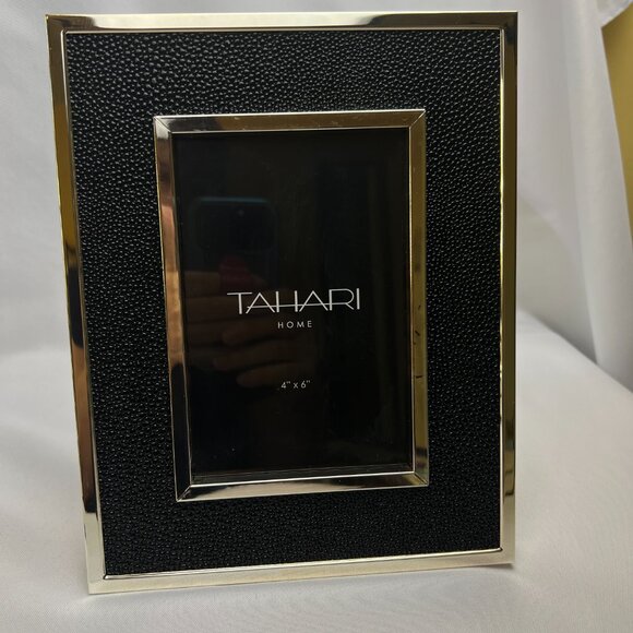 Tahari Frames Set of Four NEW Black & Silver 4x6 Photos Black Velvet Backing - Picture 6 of 11